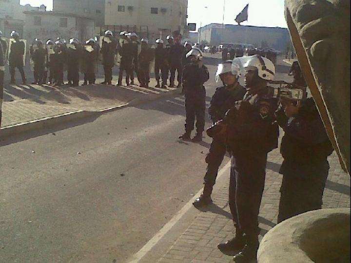 مراسل إسلام تايمز: النظام البحريني يحاصر قرية النويدرات