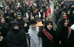 آئی ایس او طالبات لاہور کا امریکی قونصل خانے کے باہر احتجاجی مظاہرہ، امریکی، اسرائیلی پرچم نذر آتش
