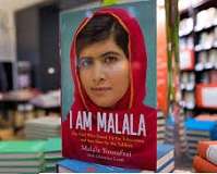 طالبان نے فاٹا میں ملالہ یوسفزئی کی کتاب کی خرید و فروخت پر پابندی لگادی