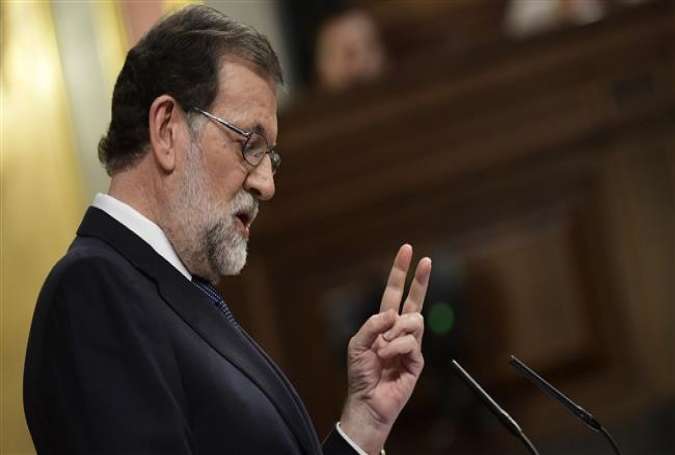 Spanish Prime Minister Mariano Rajoy gestures as he speaks at the Spanish parliament in Madrid on October 11, 2017. (Photo by AFP)