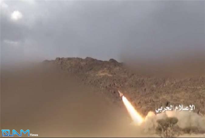 صاروخ باليستي يمني يدك معسكراً للجيش السعودي بنجران