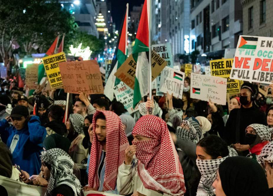 Protesters marching in support of Palestinians