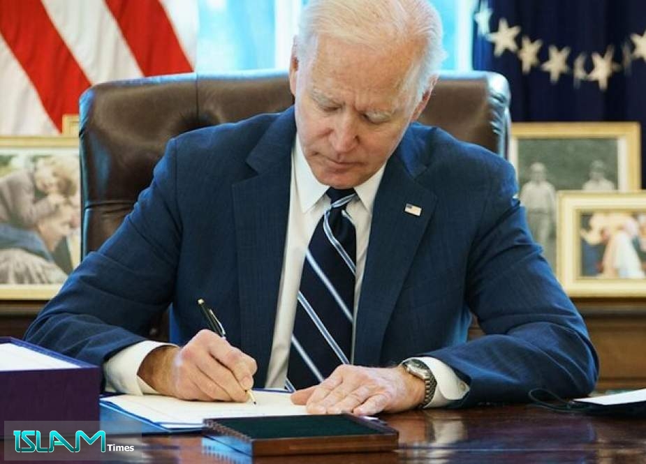 Biden Signs Bill Banning US Imports of Russian Uranium