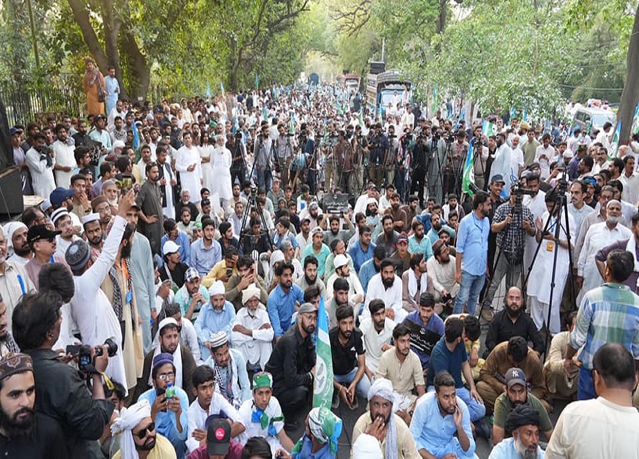 لاہور، جماعت اسلامی کا حق دو کسان مارچ مال روڈ سے گزر رہا ہے