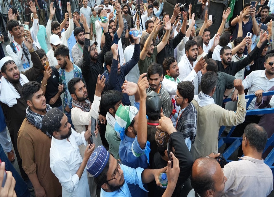 لاہور، جماعت اسلامی کا حق دو کسان مارچ مال روڈ سے گزر رہا ہے