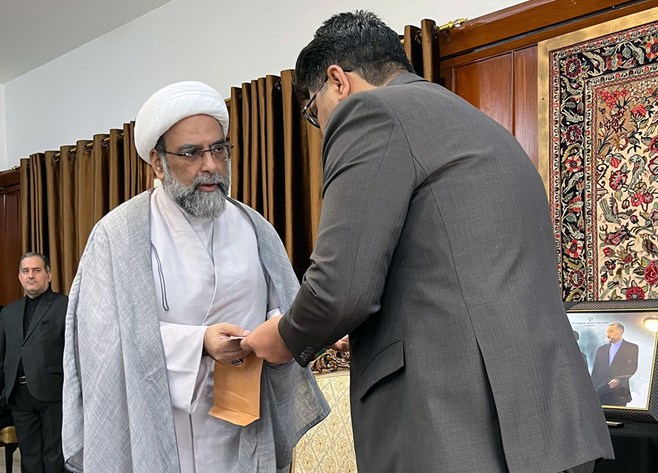 کراچی، ہیئت آئمہ مساجد و علماء امامیہ کے وفد کی ایرانی قونصلیٹ میں قونصل جنرل حسن نوریان سے تعزیتی ملاقات