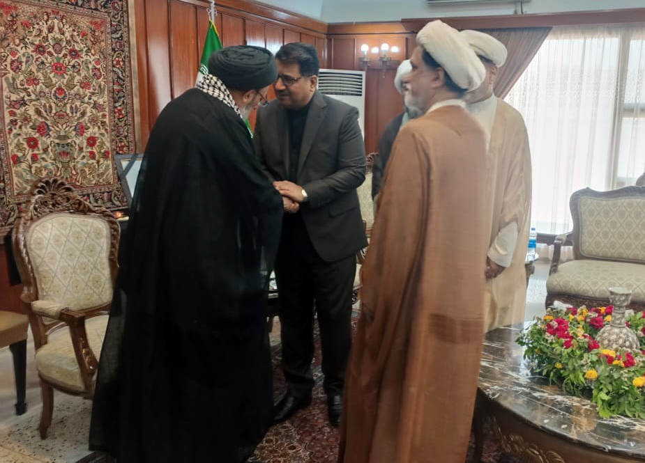 کراچی، ہیئت آئمہ مساجد و علماء امامیہ کے وفد کی ایرانی قونصلیٹ میں قونصل جنرل حسن نوریان سے تعزیتی ملاقات