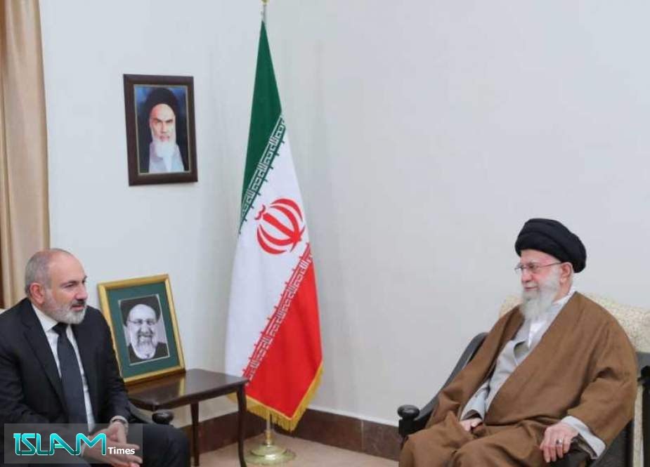 Ayatollah Khamenei Stresses Expansion of Iran-Armenia Relations