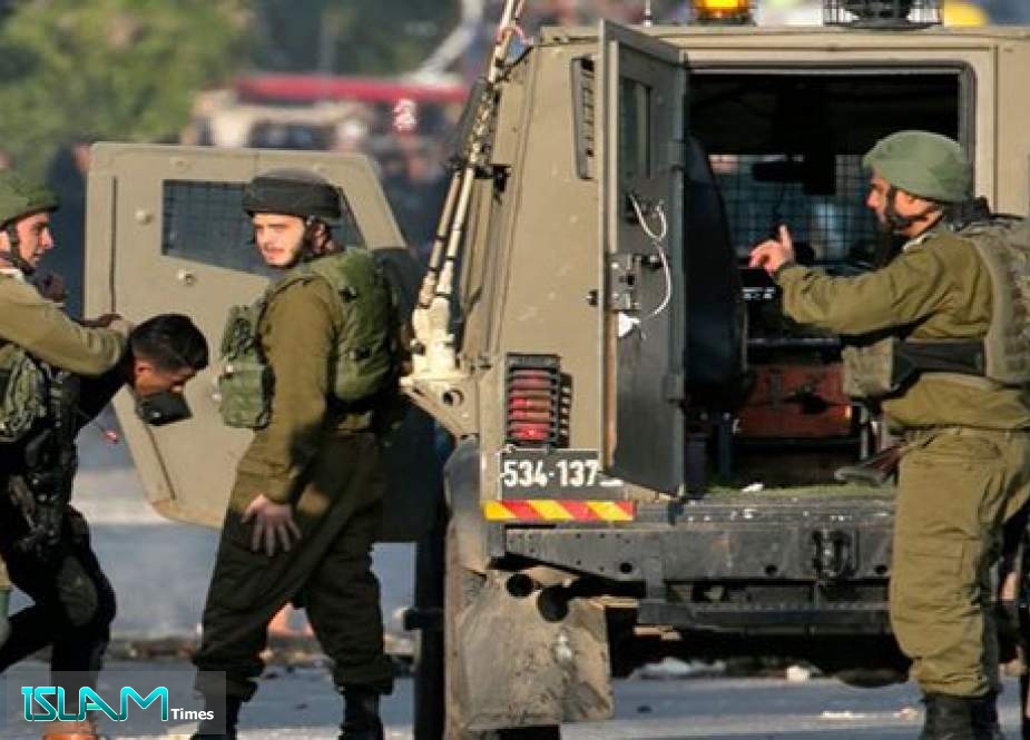 قوات الاحتلال تعتقل 18 فلسطينياً من مناطق في الضفة الغربية