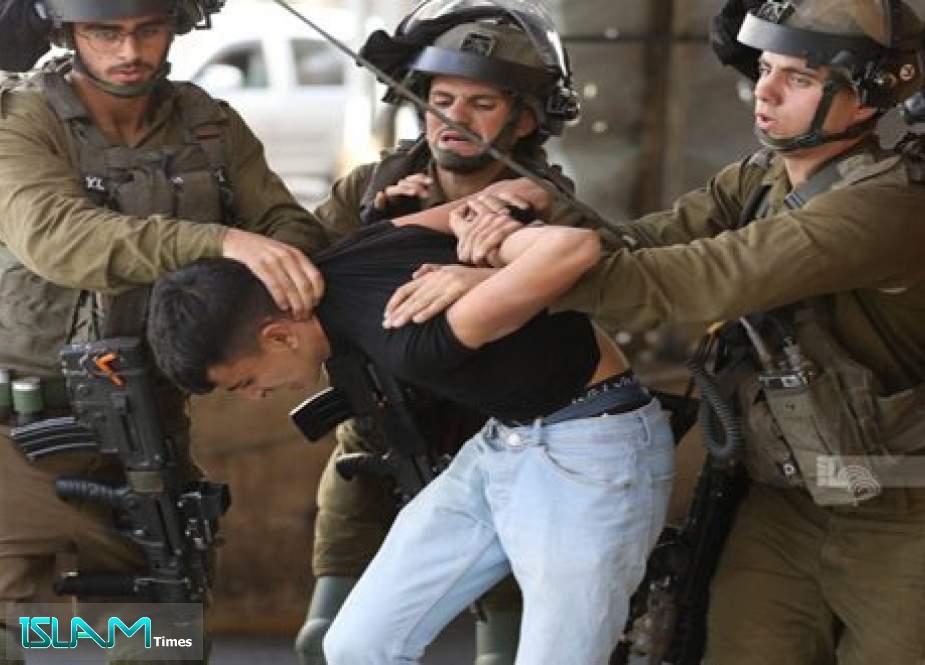 الاحتلال يعتقل 15 فلسطينياً في أنحاء متفرقة من الضفة الغربية