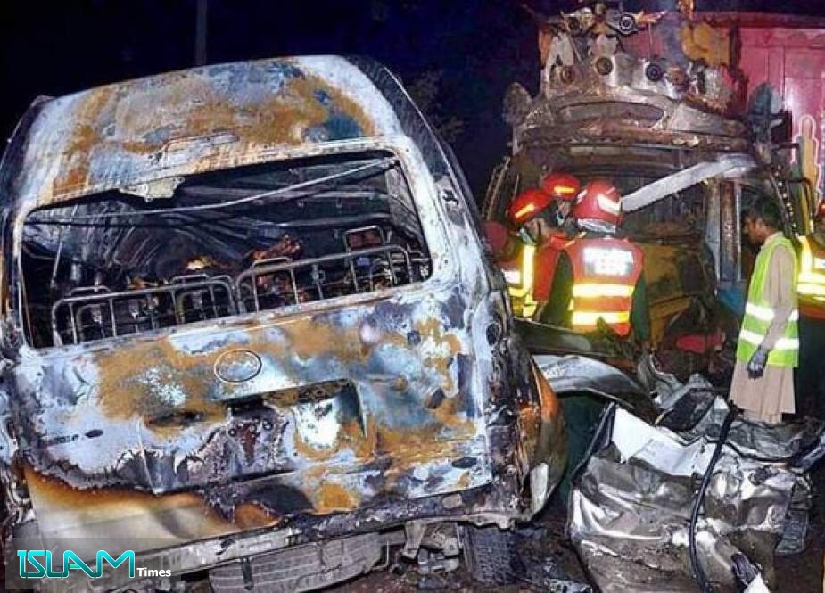 11 Killed, 15 Injured in Van-Truck Collision in Pakistan