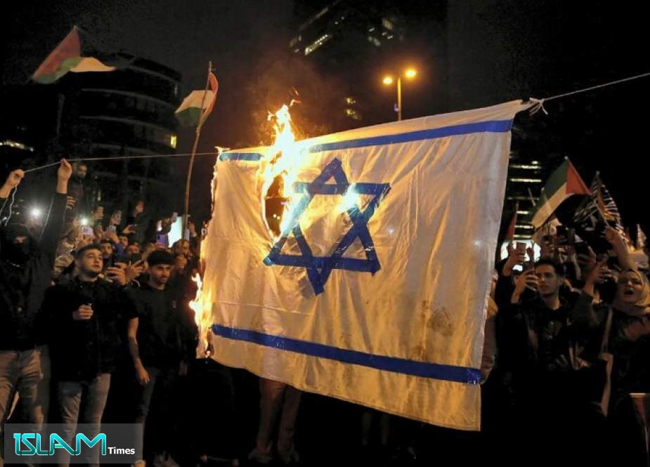 Istanbul Protesters Set Fire to Vicinity of Israeli Consulate