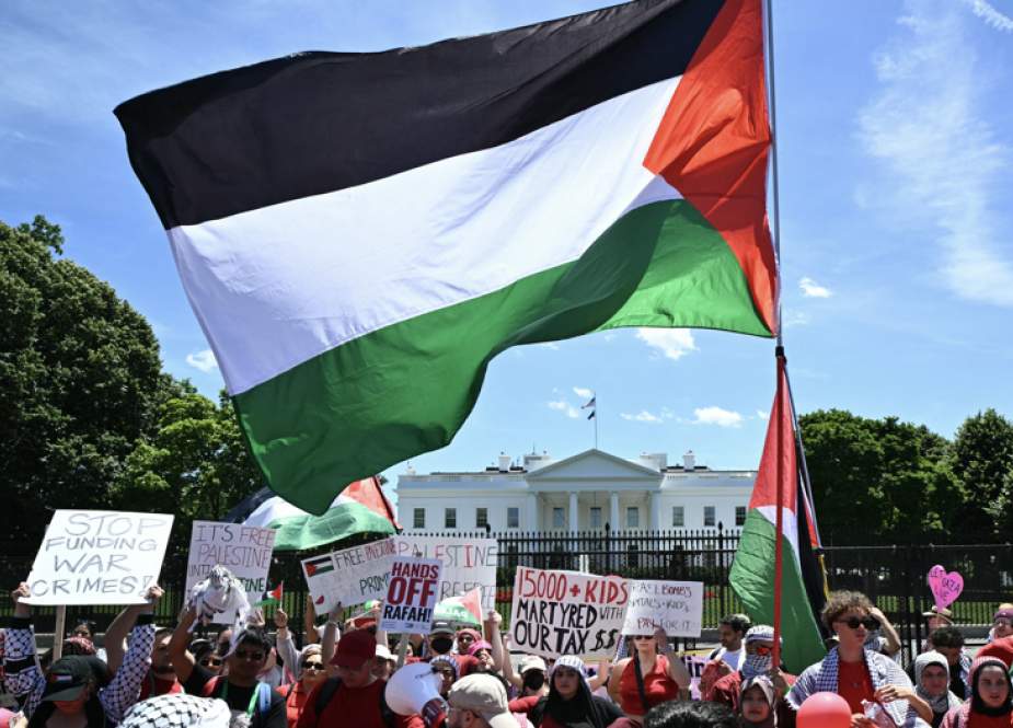Pro-Palestinian demonstrators rally near the White House in Washington, DC