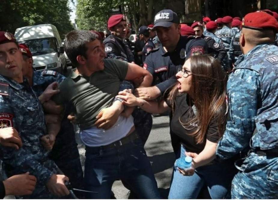 Ermənistan polisi aksiyaçılara xüsusi vasitələrin tətbiqinə hazırlığı barədə xəbərdarlıq edib