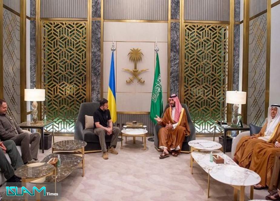 Zelensky Meets Saudi Prince amid War with Russia
