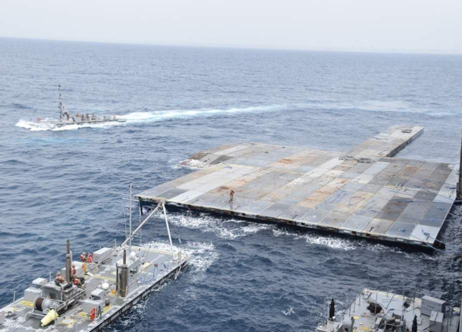 US soldiers and sailors attached to the MV Roy P. Benavidez assemble the floating pier, off the shore of Gaza, Palestine