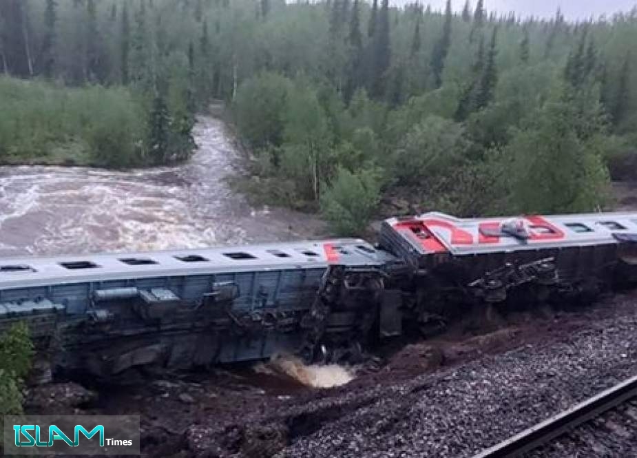 مصرع شخصين وإصابة آخرين جراء خروج قطار عن سكته في جمهورية كومي الروسية