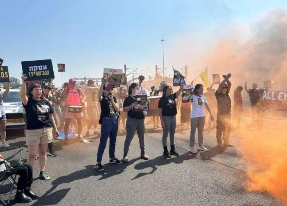 احتجاجات وقطع طرقات.. مستوطنون يتظاهرون مطالبين نتنياهو بإجراء انتخابات مبكرة