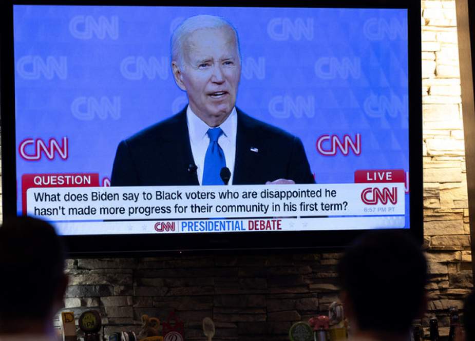 Guests at the Old Town Pour House watch a debate between Joe Biden and Donald Trump