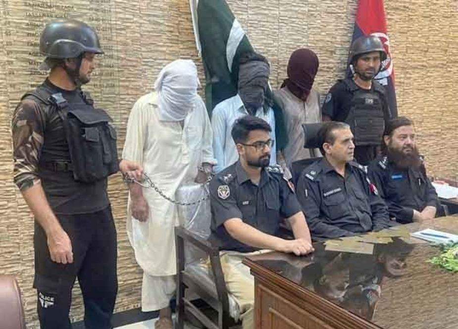 پشاور، جائیداد کے تنازع پر 8 افراد کے قتل میں ملوث باپ 2 بیٹوں سمیت گرفتار