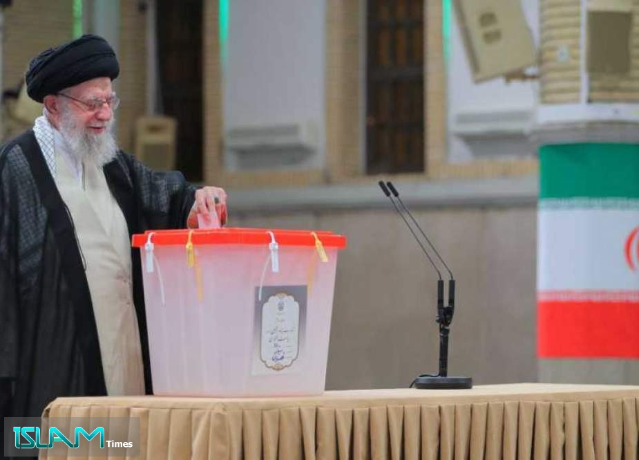 Ayatollah Khamenei Hails Iranians’ Participation in Presidential Elections