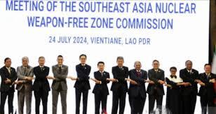 Para-menteri-luar-negeri-negara-negara-ASEAN-berfoto-bersama-pada-agenda-pertemuan-Komisi-Zona-Bebas