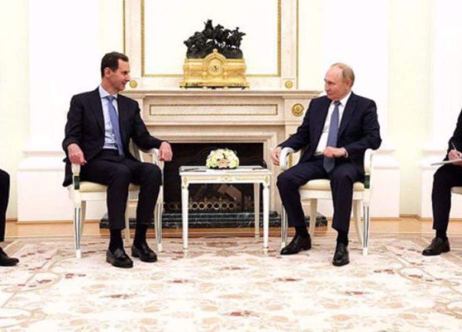 Syrian President Bashar al-Assad (C-L) speaks with his Russian counterpart Vladimir Putin (C-R) at the Kremlin, Russia